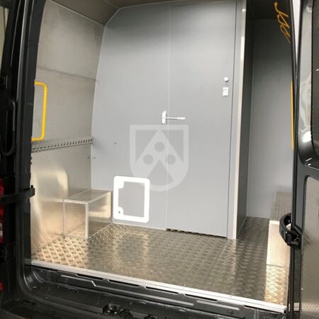 Fahrzeugbauplatten Foamlite® - Kunststoff in einem Servicewagen