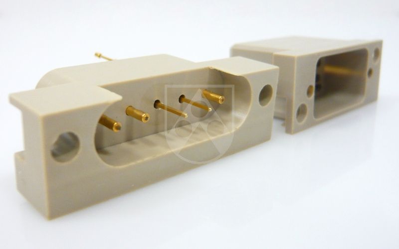 Materiál SUSTAPEEK se díky své vysoké rozměrové stálosti hodí k výrobě konektorů a jiných přesných konstrukčních dílů v elektronickém průmyslu