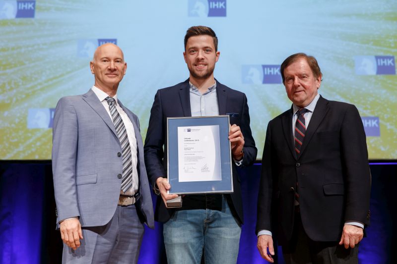 20 godina izlazi 17 godina staro ilegalno